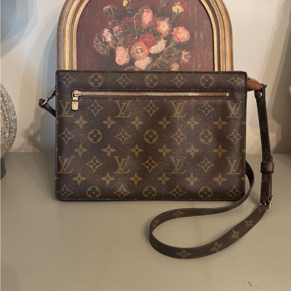 Authentic Louis Vuitton Monogram Enghein 1988 Crossbody- Vintage